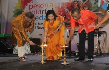 The ceremonial lighting of the diyas as welcoming the celebration of Deepawali by Consul General H.E Dr.Shalia Shah, Director of JNICC Mr. Makrand Shukla, and the Head of tourism Department Bapak Drs. Agus Suryono at Pesona Colorful Medan Jl. Mesjid Raya on 3rd November 2018.